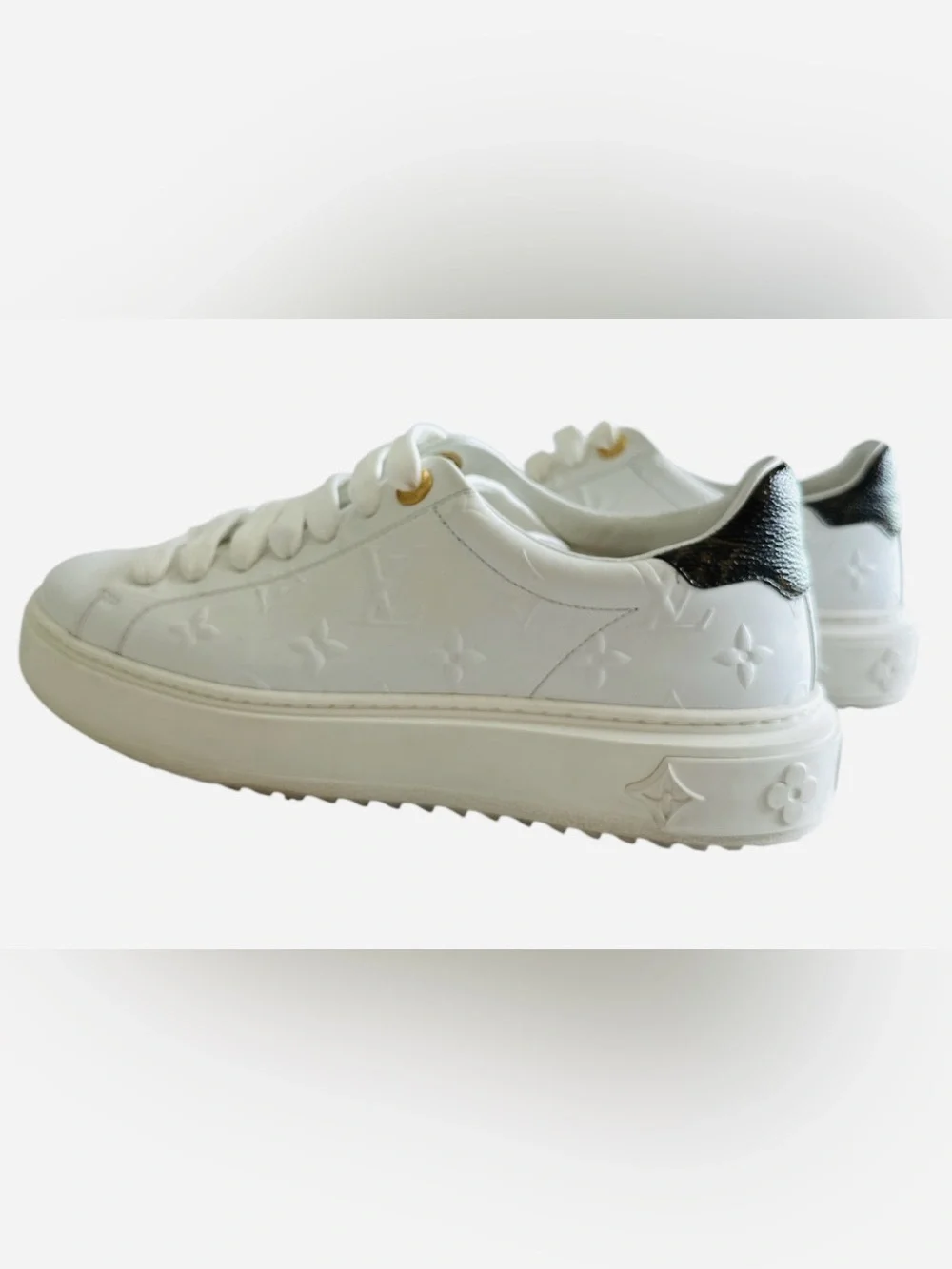 LOUIS VUITTON Women’s Lambskin Embossed Monogram Time Out Sneakers 38 White